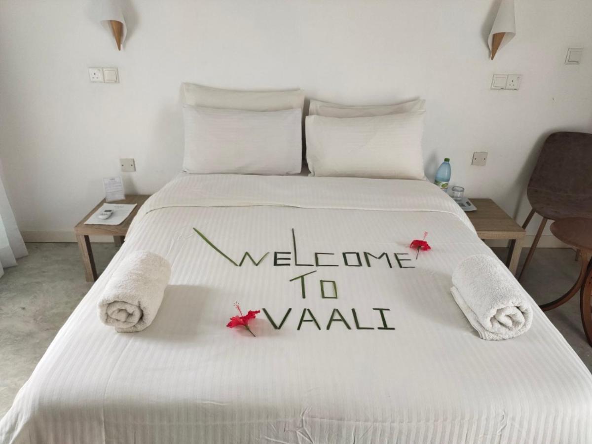 Отель Vaali Maldives Island Escapes & Dive Фелидху Экстерьер фото